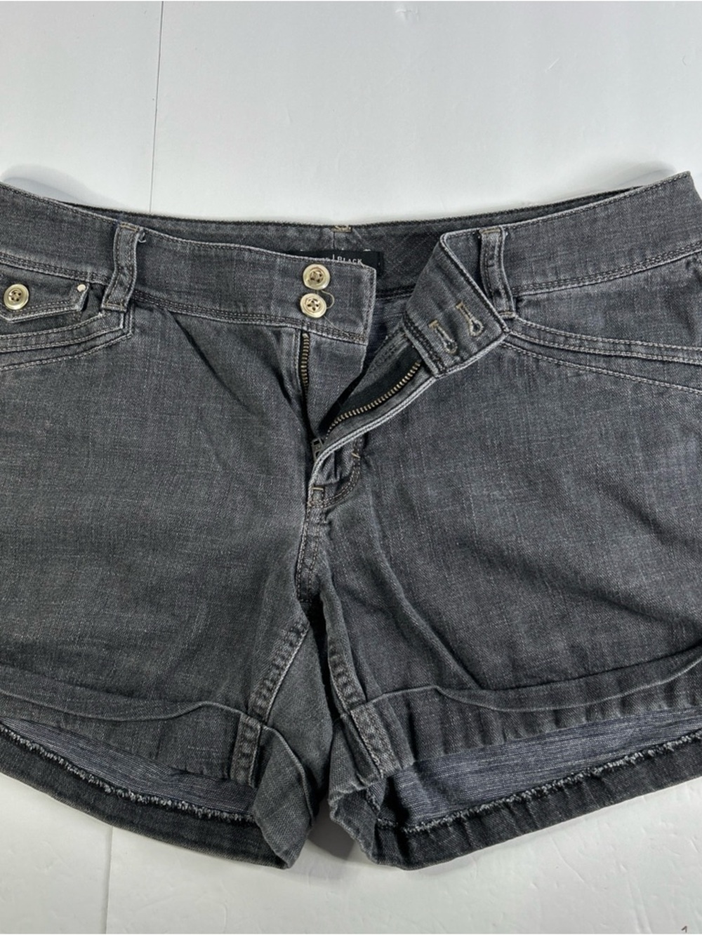 White House black market women’s 8 charcoal grey black shorts